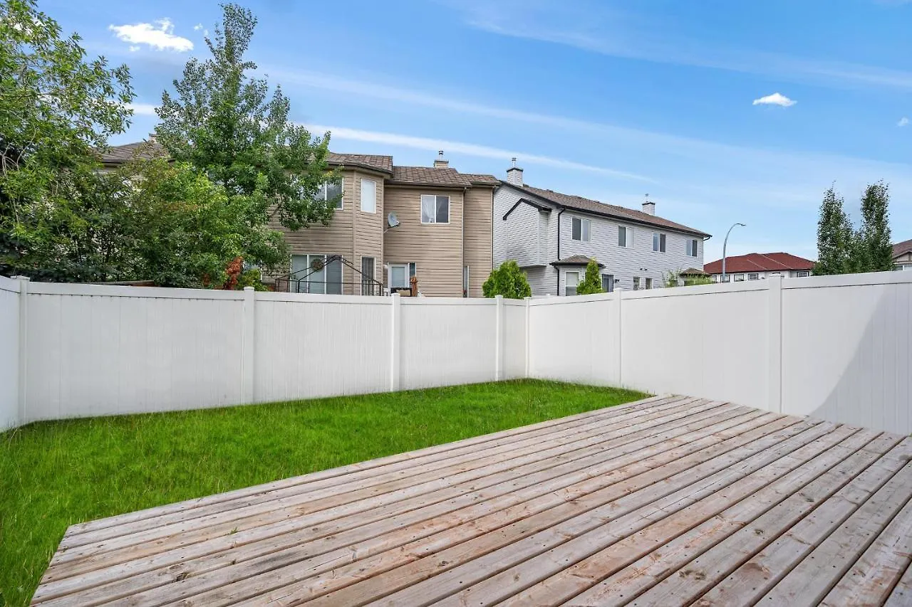 Modern House With Private Backyard & Fireplace Calgary Canada