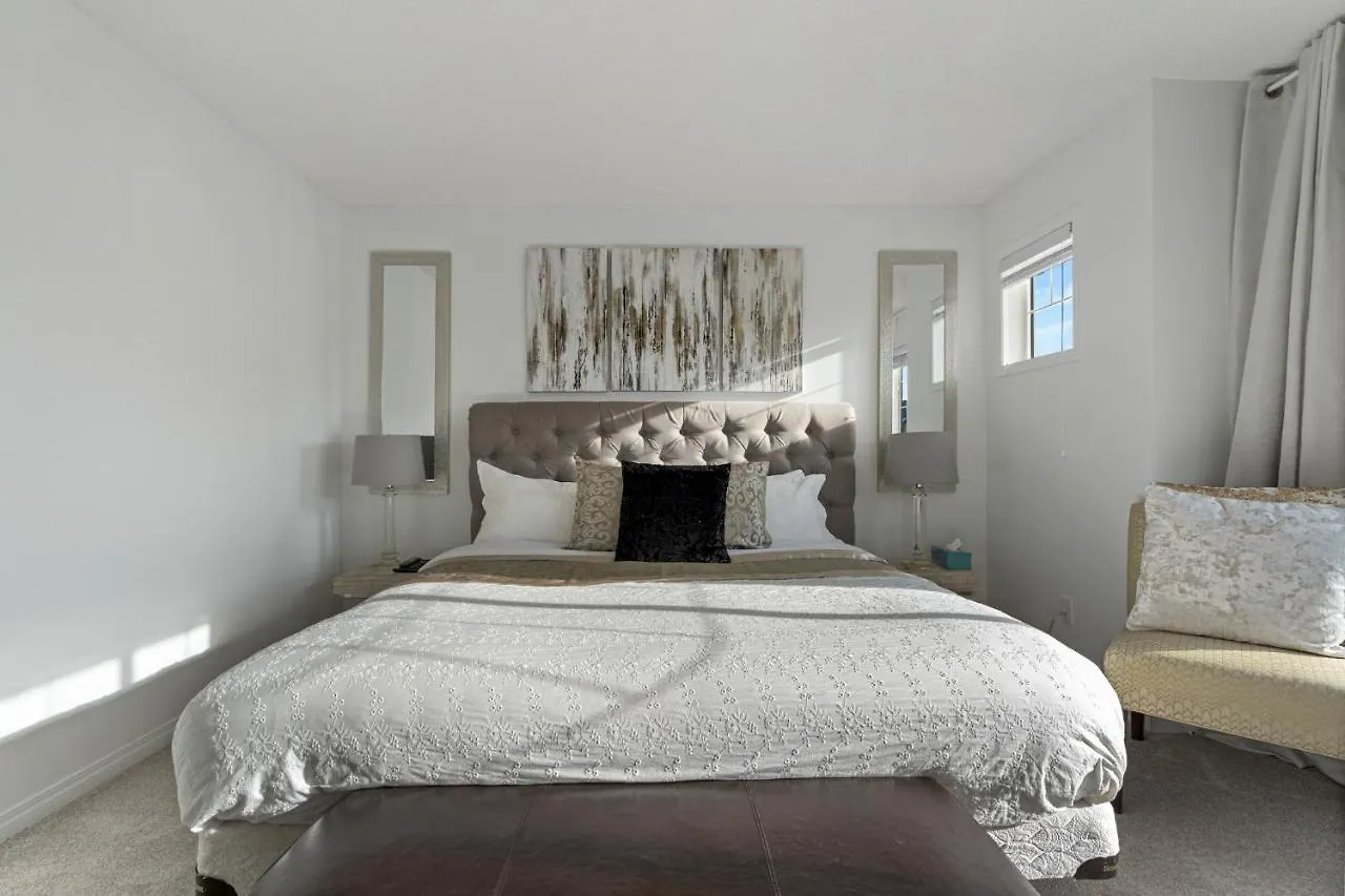 Modern House With Private Backyard & Fireplace Calgary Canada